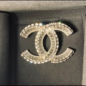 CHANNEL SILVER AND CRUSTAL BROOCH